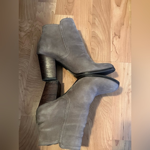 Aldo block heel ankle boot with zipper - Picture 2 of 7